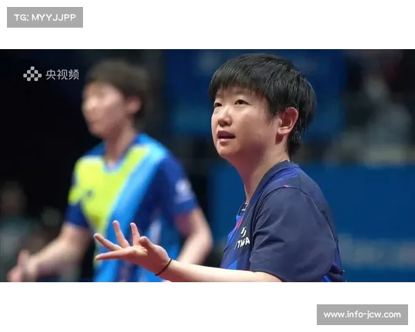 孙颖莎主动伸手祝贺王曼昱夺冠，映照中国女乒并肩奋进力量